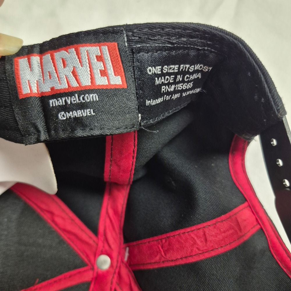 Marvel Deadpool Chibi Embroidered Black Snapback Hat Bioworld OSFA New With Tags - Picture 4 of 5